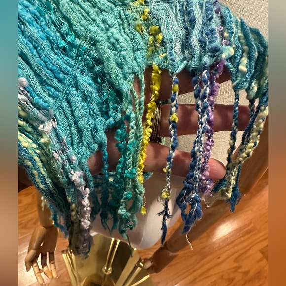 Beautiful multicolor scarf EUC blue tones - Picture 4 of 6